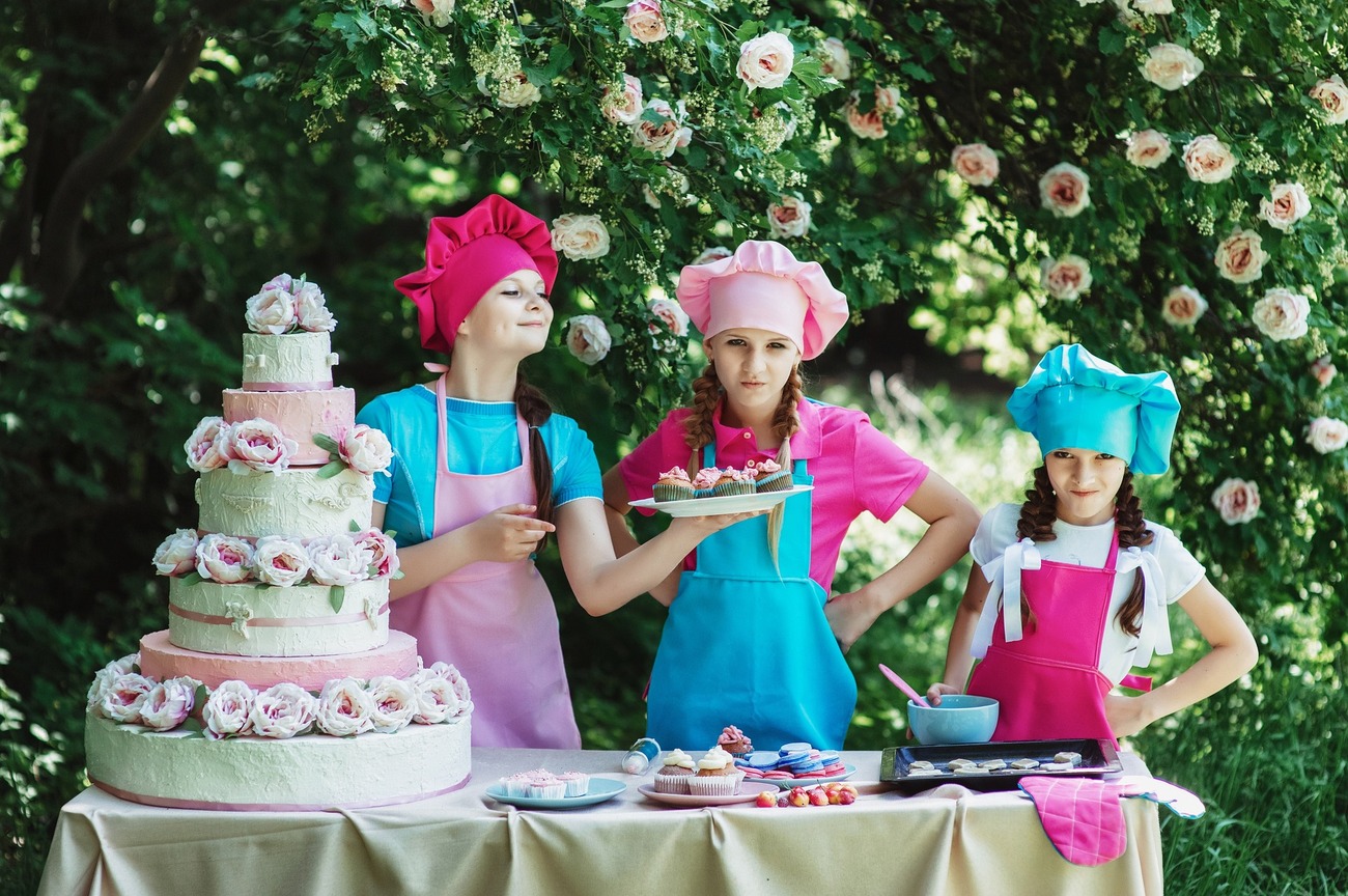 Jeunes filles pâtissières