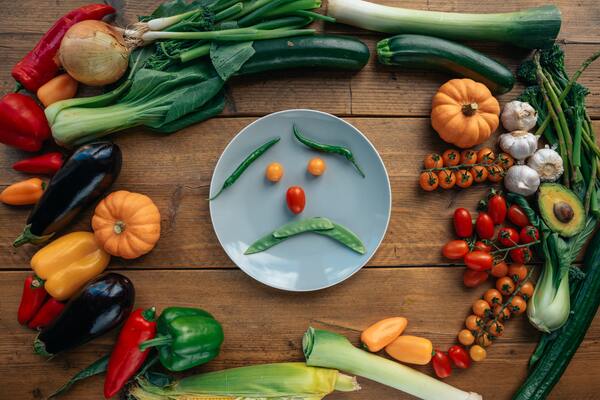 Assiette de légumes triste